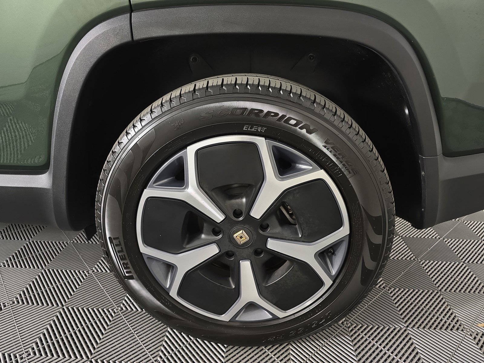Used 2024 Rivian R1S Adventure AWD/4WD image 10