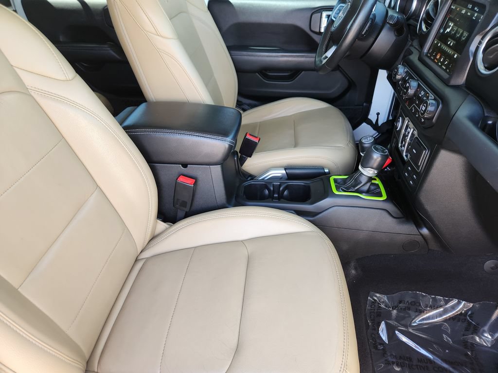 Used 2018 Jeep Wrangler Unlimited Sahara AWD/4WD image 5