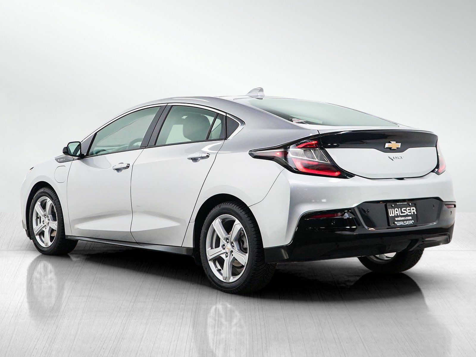 Used 2018 Chevrolet Volt LT w/ LT Driver Confidence Package FWD image 3