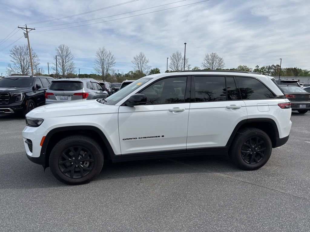 Used 2024 Jeep Grand Cherokee Altitude image 5