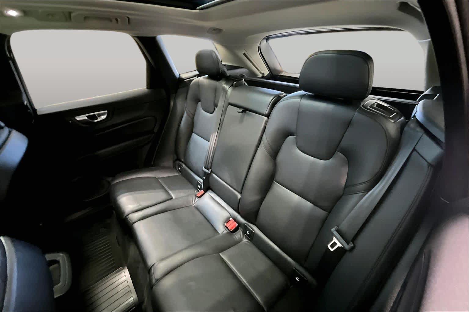 Certified 2024 Volvo XC60 B5 Plus w/ Protection Package Premier AWD/4WD image 20