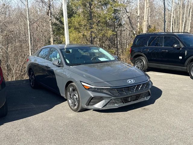 Used 2024 Hyundai Elantra Limited image 2