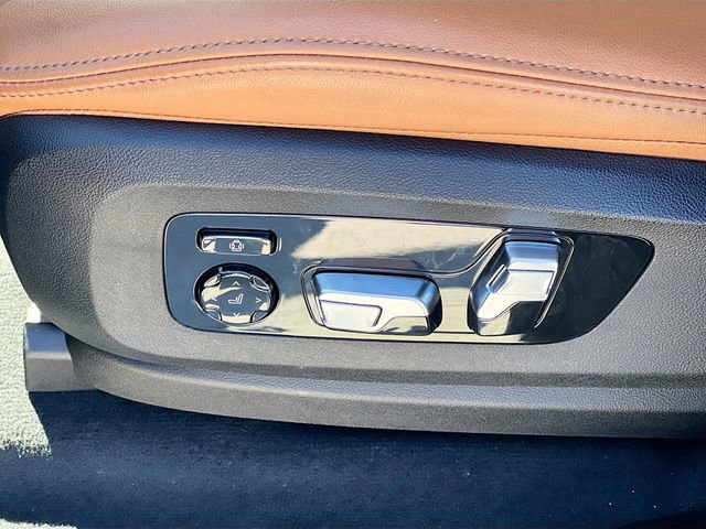 Used 2023 BMW X7 xDrive40i w/ M Sport Package image 13
