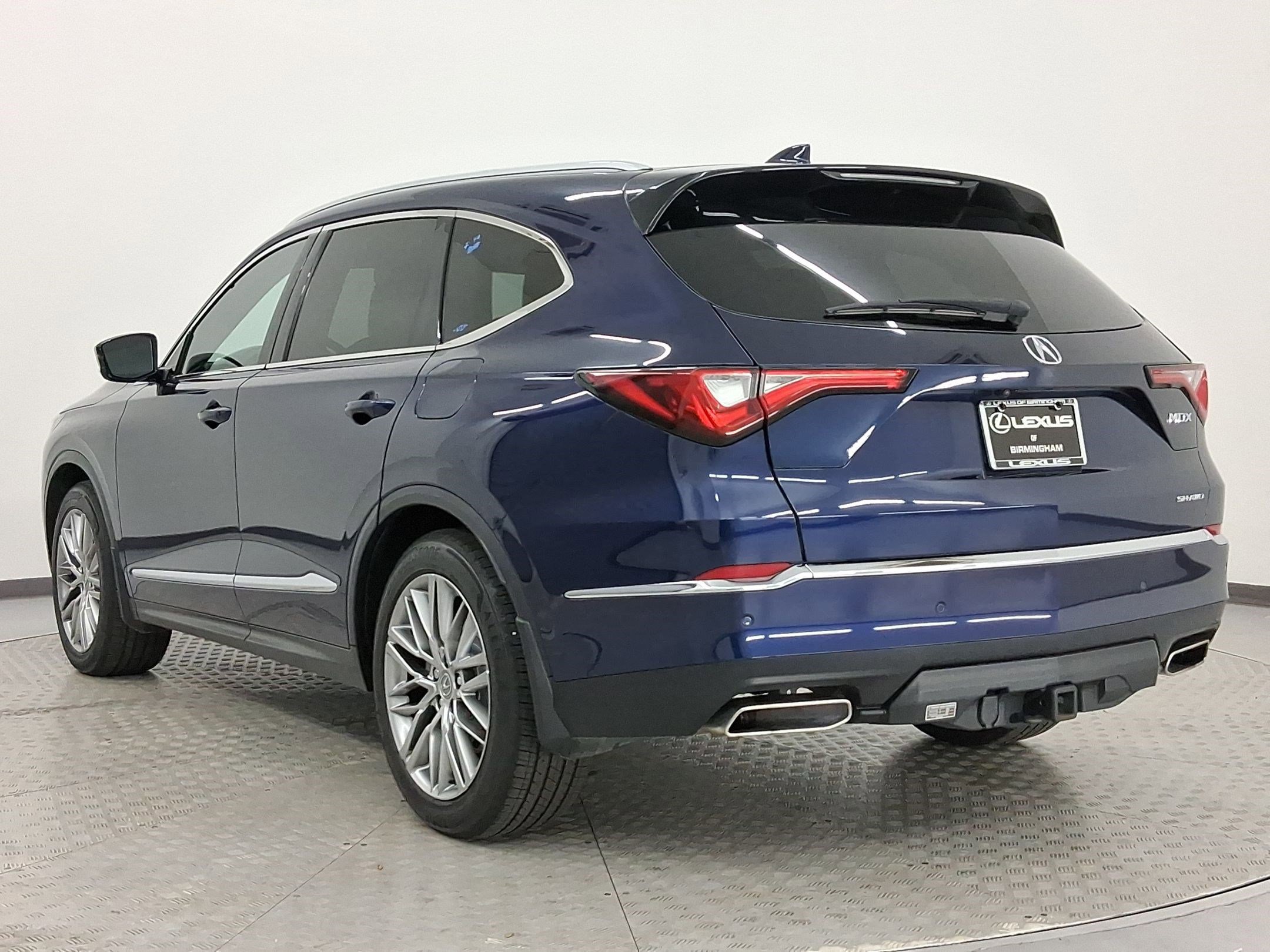 Used 2023 Acura MDX SH-AWD w/ Advance Package image 3