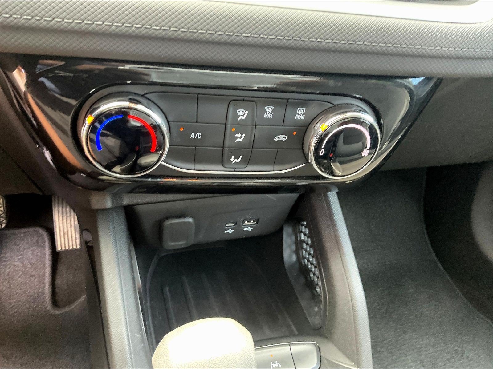 Used 2025 Chevrolet TrailBlazer LT FWD image 16