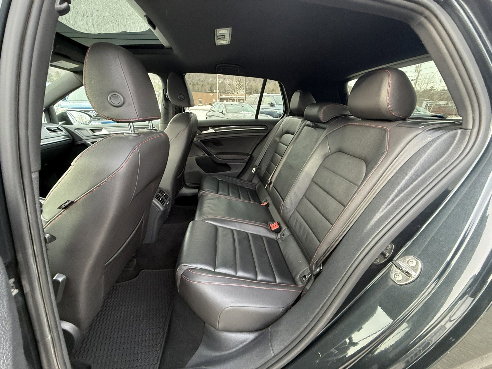 Used 2015 Volkswagen GTI SE w/ Lighting Package (SEL) image 19