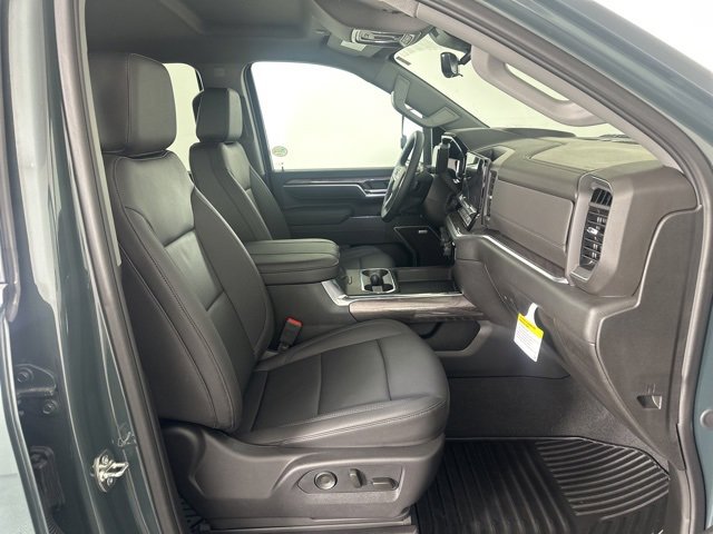 Used 2026 Chevrolet Silverado 2500 LTZ w/ LTZ Convenience Package image 11