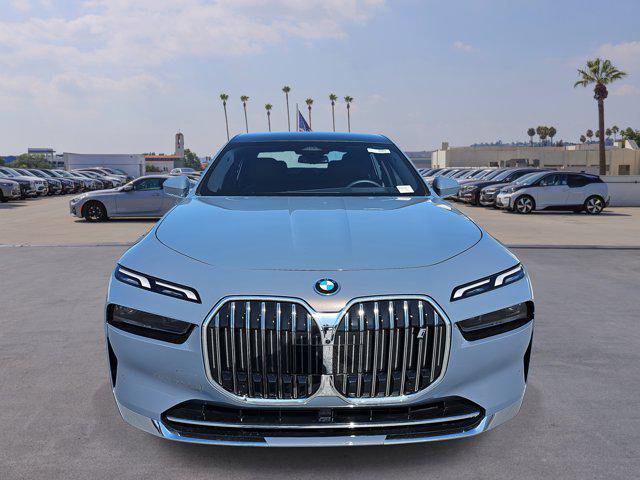 New 2025 BMW i7 eDrive50 w/ Premium Package image 2