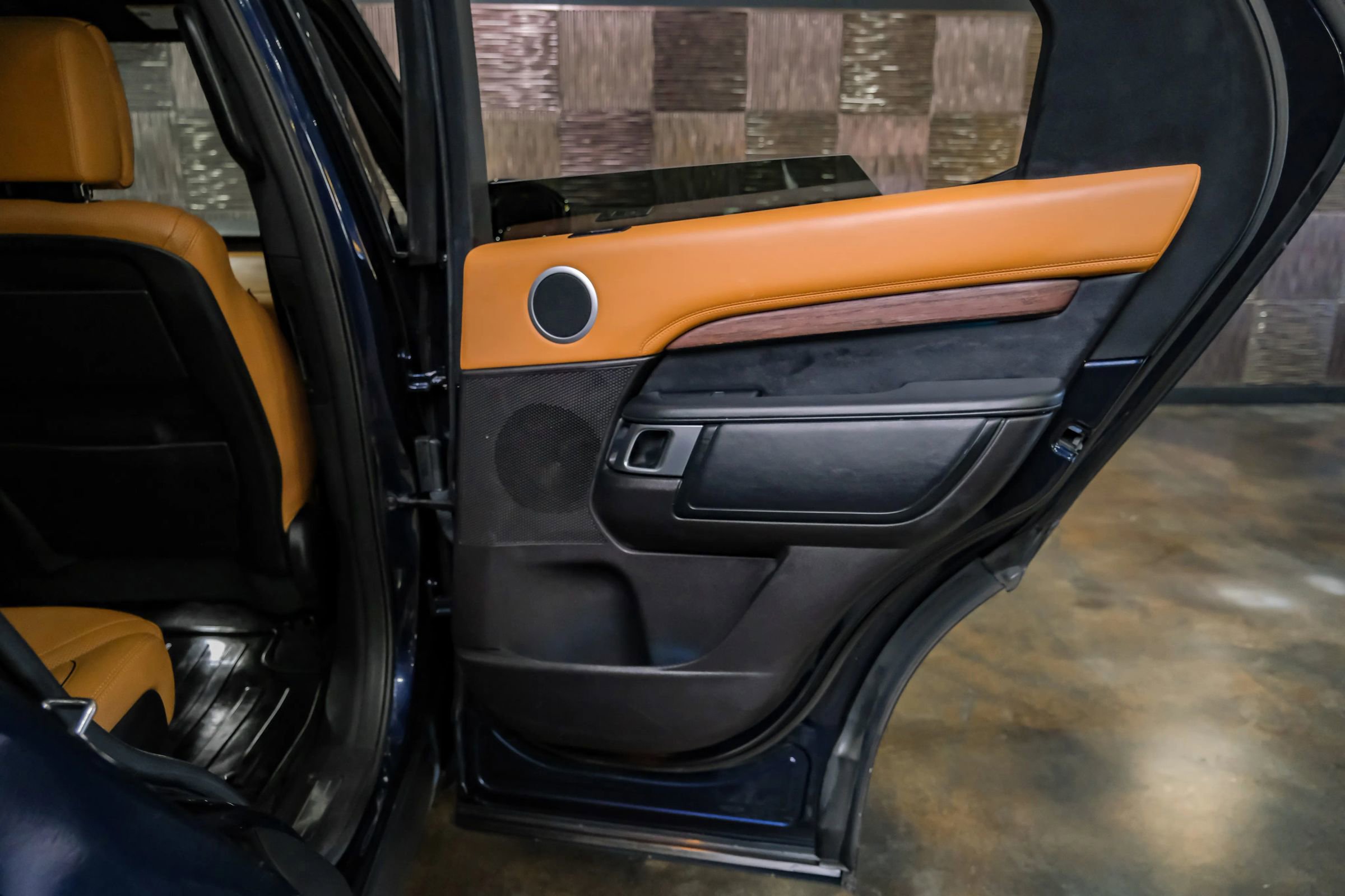 Used 2019 Land Rover Discovery HSE Luxury image 42