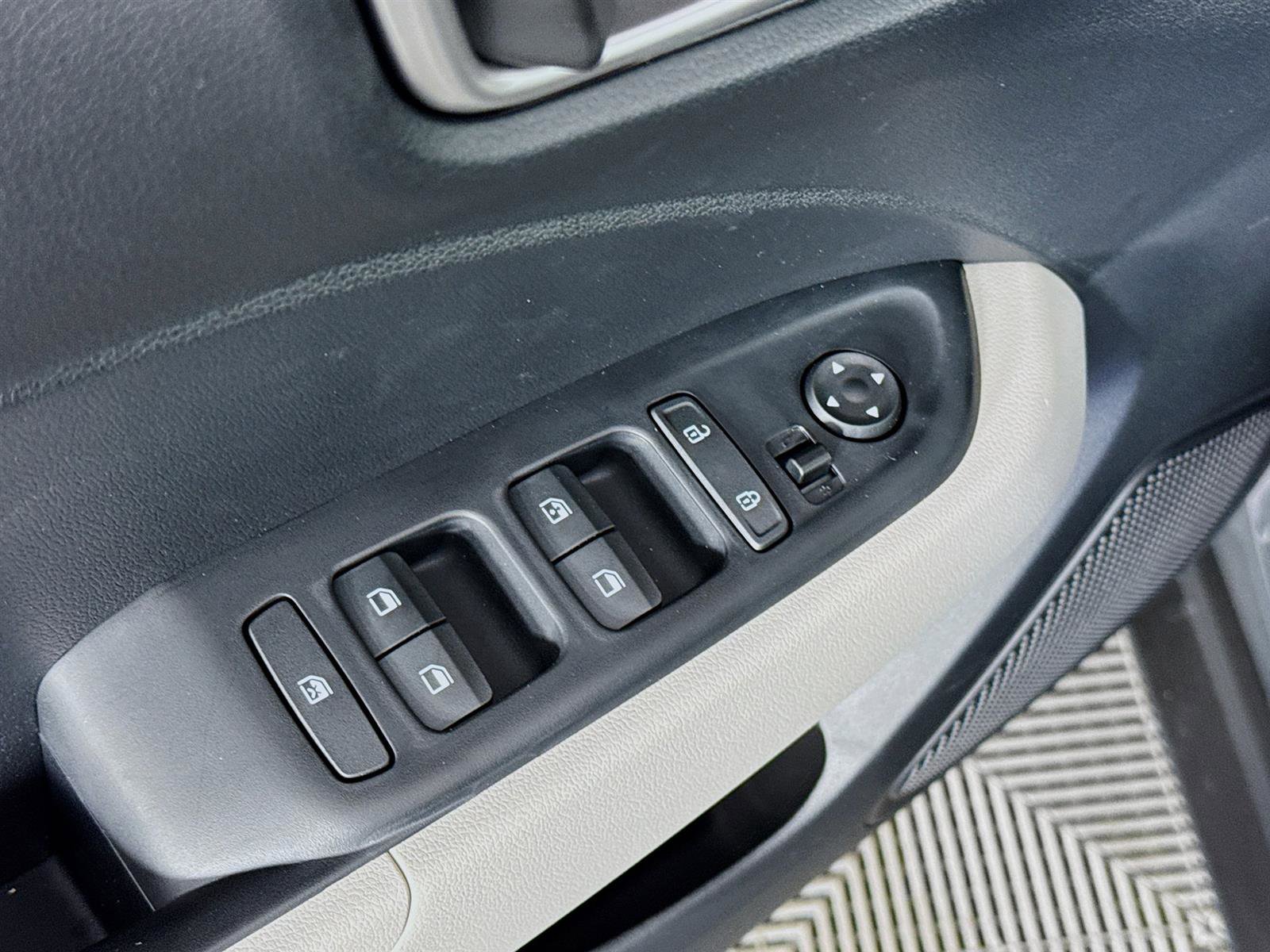 New 2025 Hyundai Venue SEL image 19