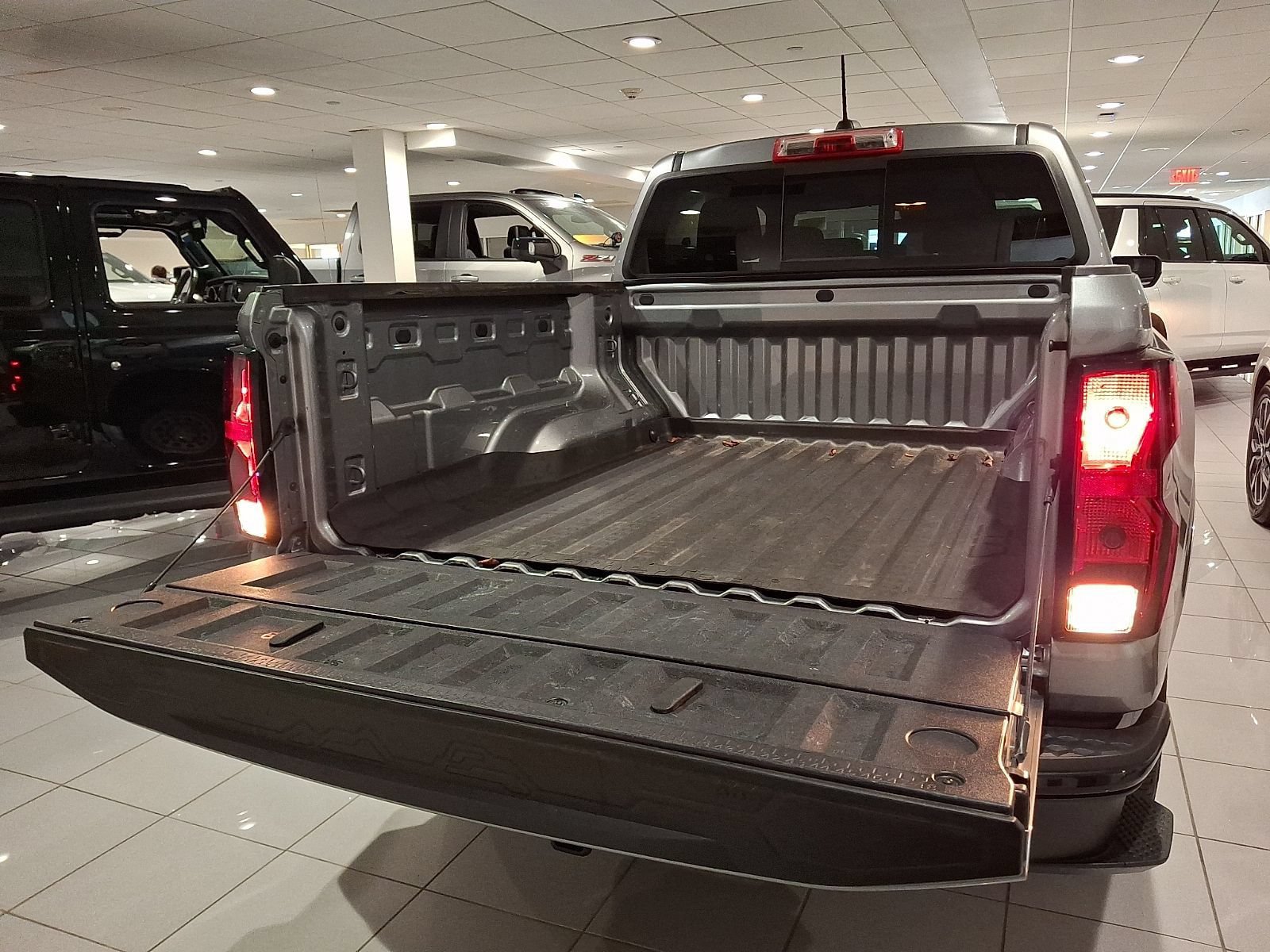 Used 2024 Chevrolet Colorado W/T w/ WT Convenience Package II RWD image 28