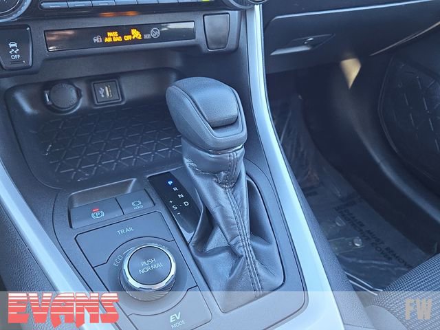 Used 2025 Toyota RAV4 LE image 12