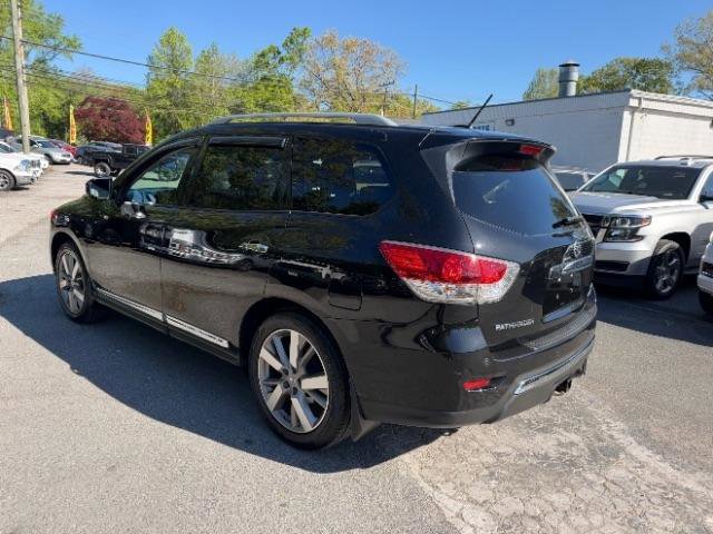 Used 2016 Nissan Pathfinder Platinum w/ Family Entertainment Package AWD/4WD image 3