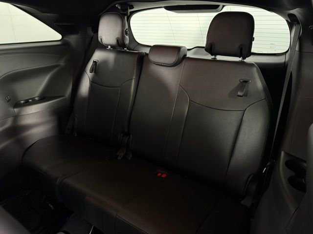Used 2025 Toyota Sienna XSE w/ XSE Plus Package image 18