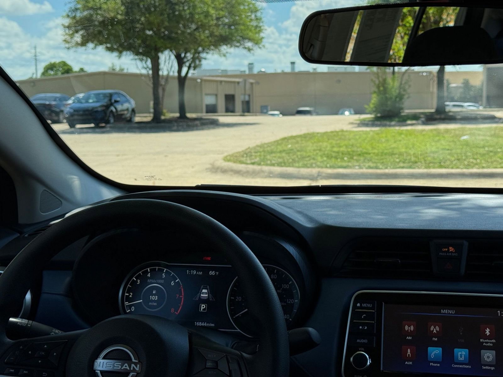 Used 2025 Nissan Versa SV image 34