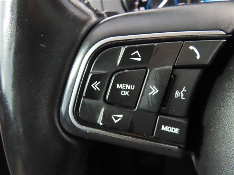 Used 2020 Jaguar F-PACE Premium image 24