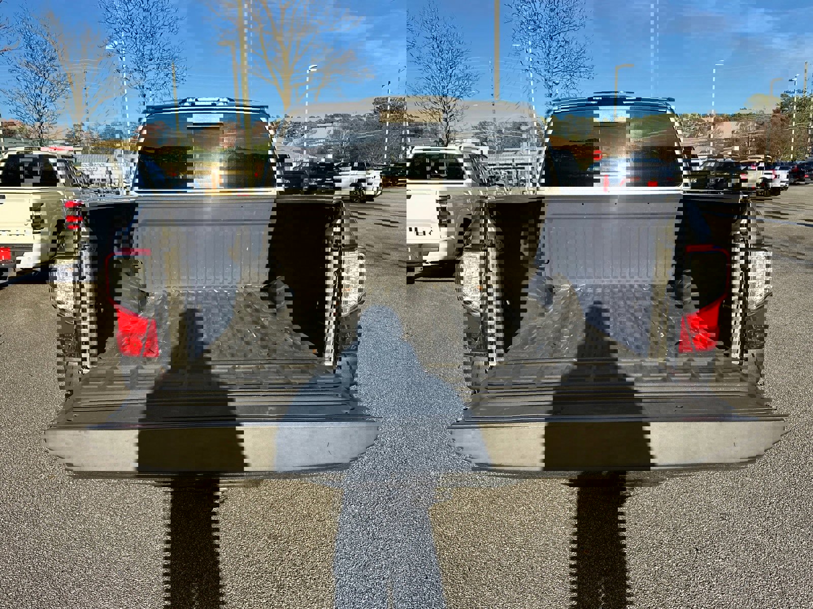 Used 2019 Nissan Titan SV image 18