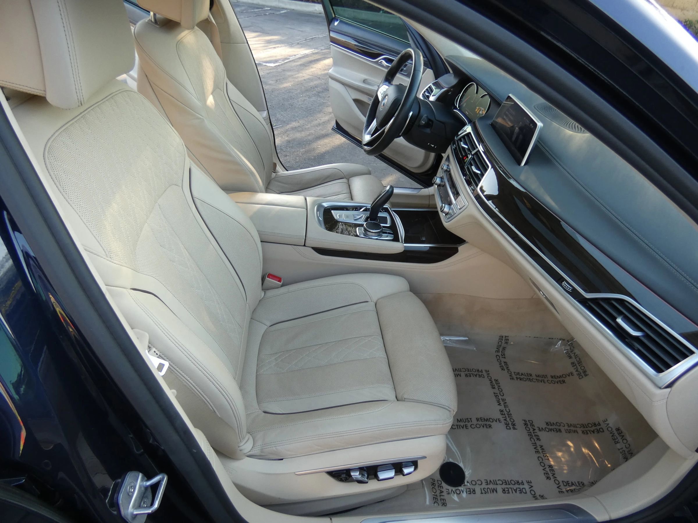 Used 2016 BMW 750i xDrive image 28