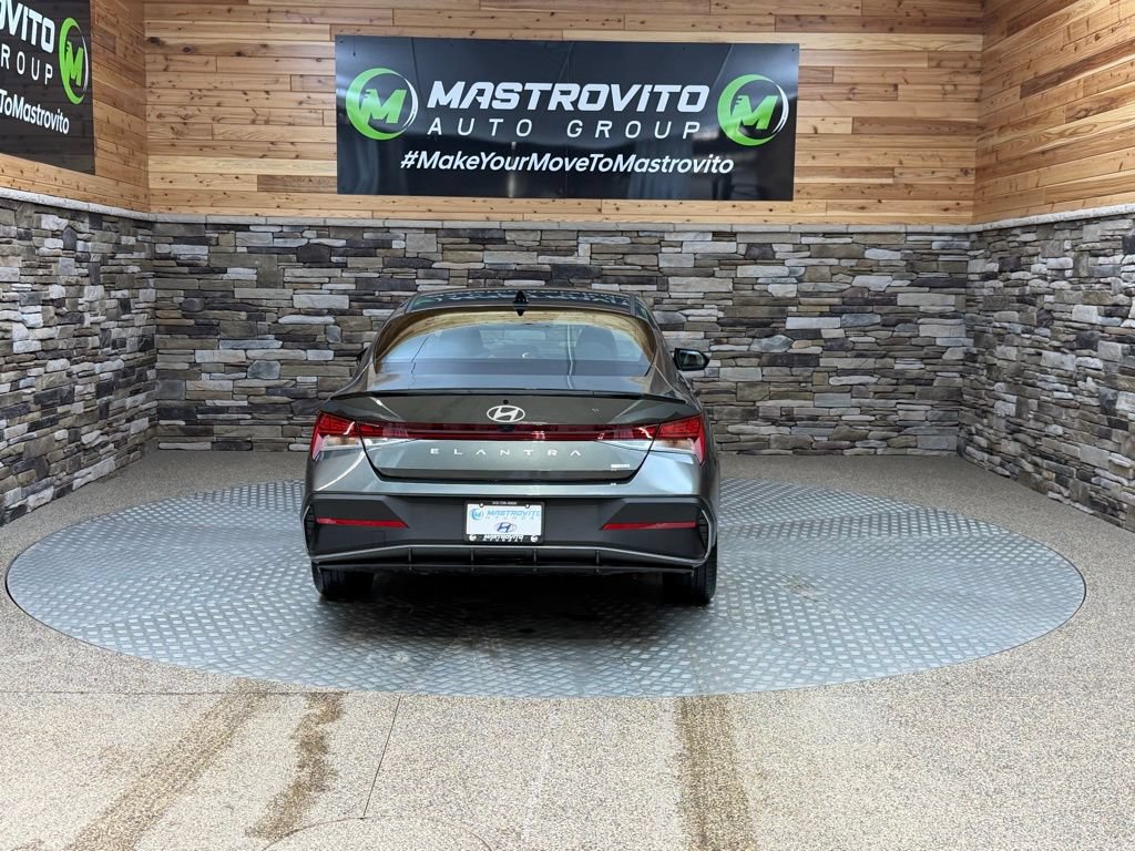 Used 2025 Hyundai Elantra SEL w/ Cargo Package FWD image 8