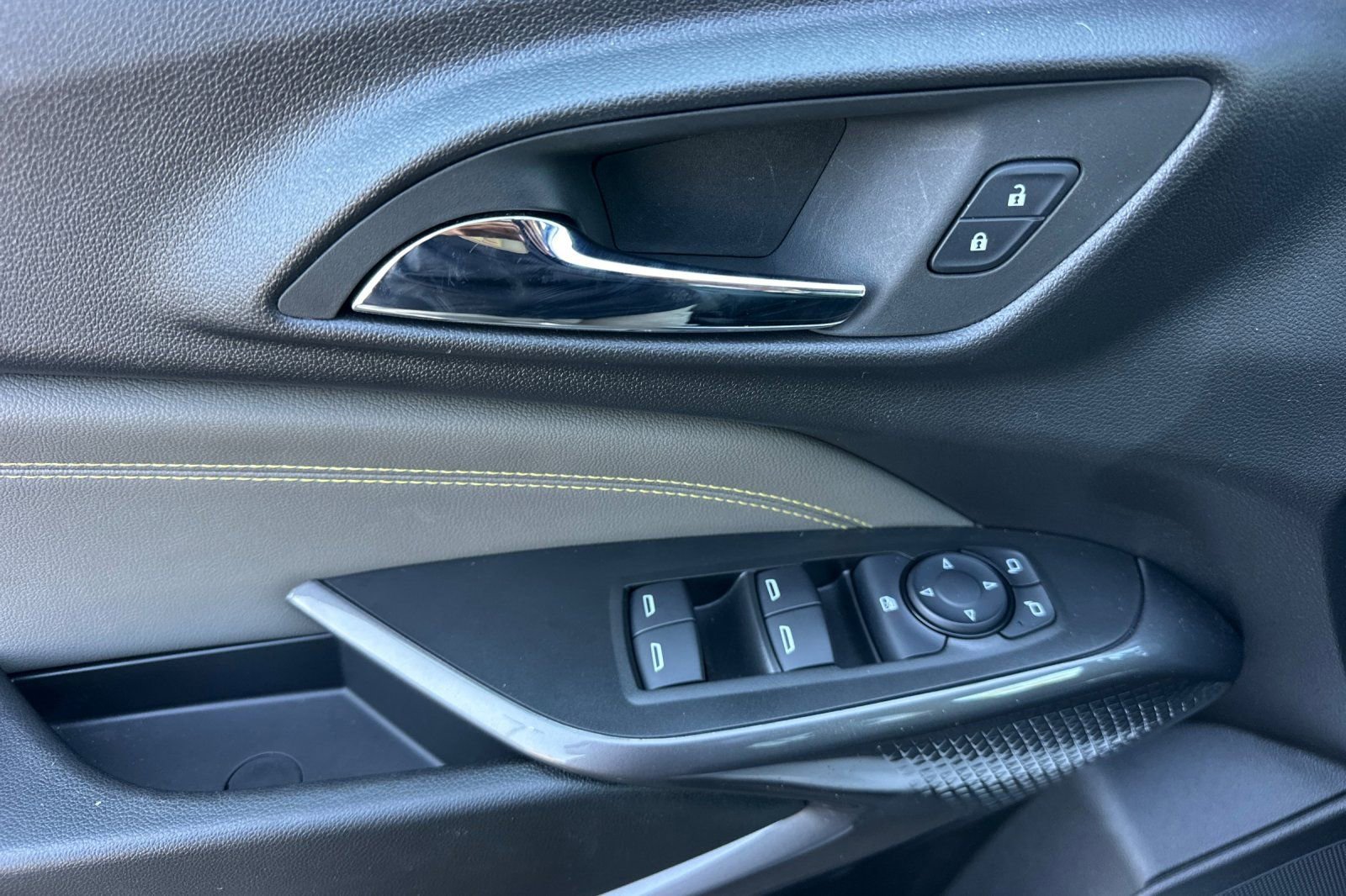 Certified 2025 Chevrolet Trax ACTIV image 11