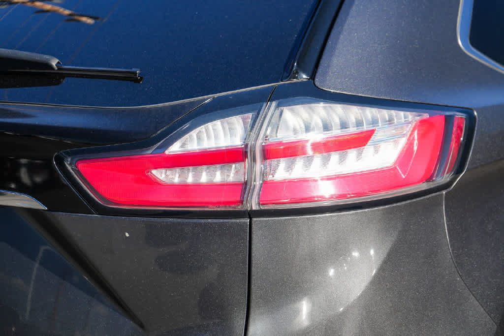 Used 2019 Ford Edge SEL w/ Equipment Group 201A FWD image 9