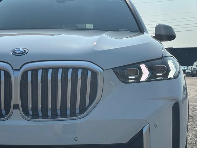 New 2026 BMW X5 xDrive50e w/ Premium Package AWD/4WD image 10