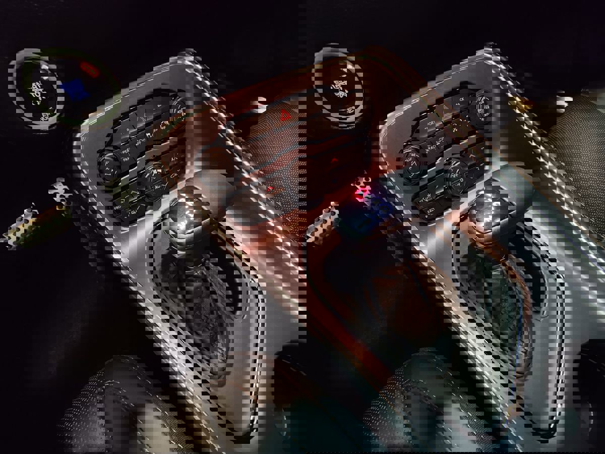 Used 2015 Dodge Challenger R/T Plus image 31