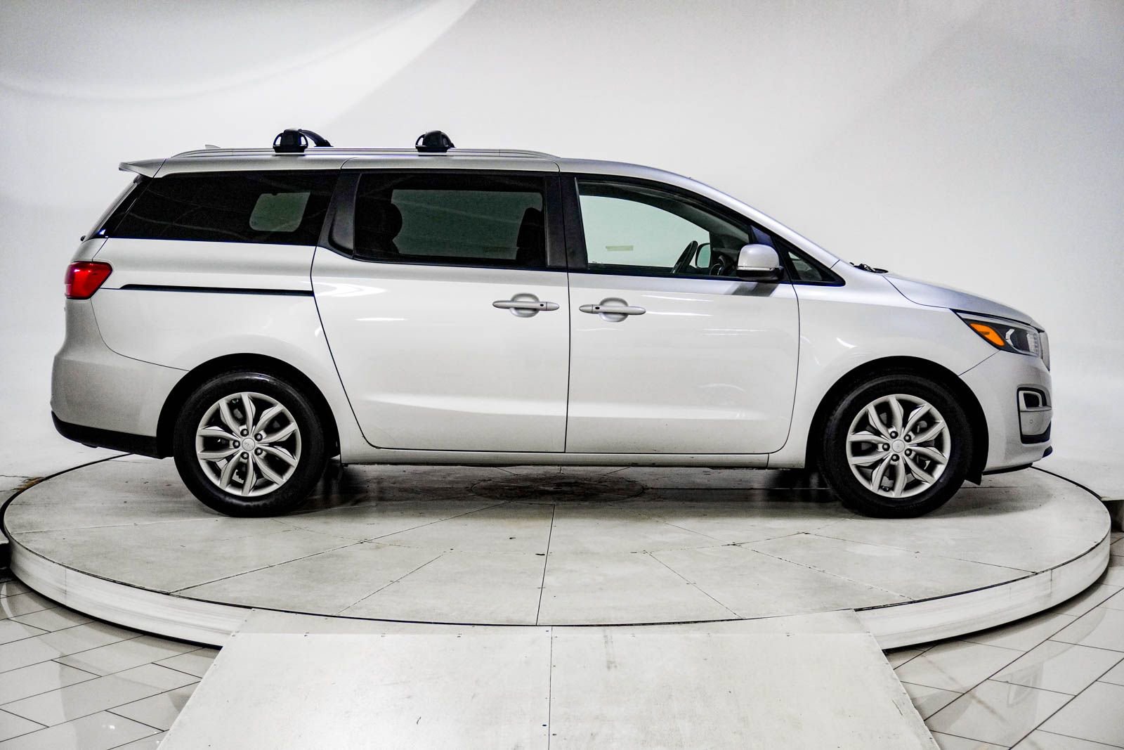 Used 2019 Kia Sedona EX FWD image 11