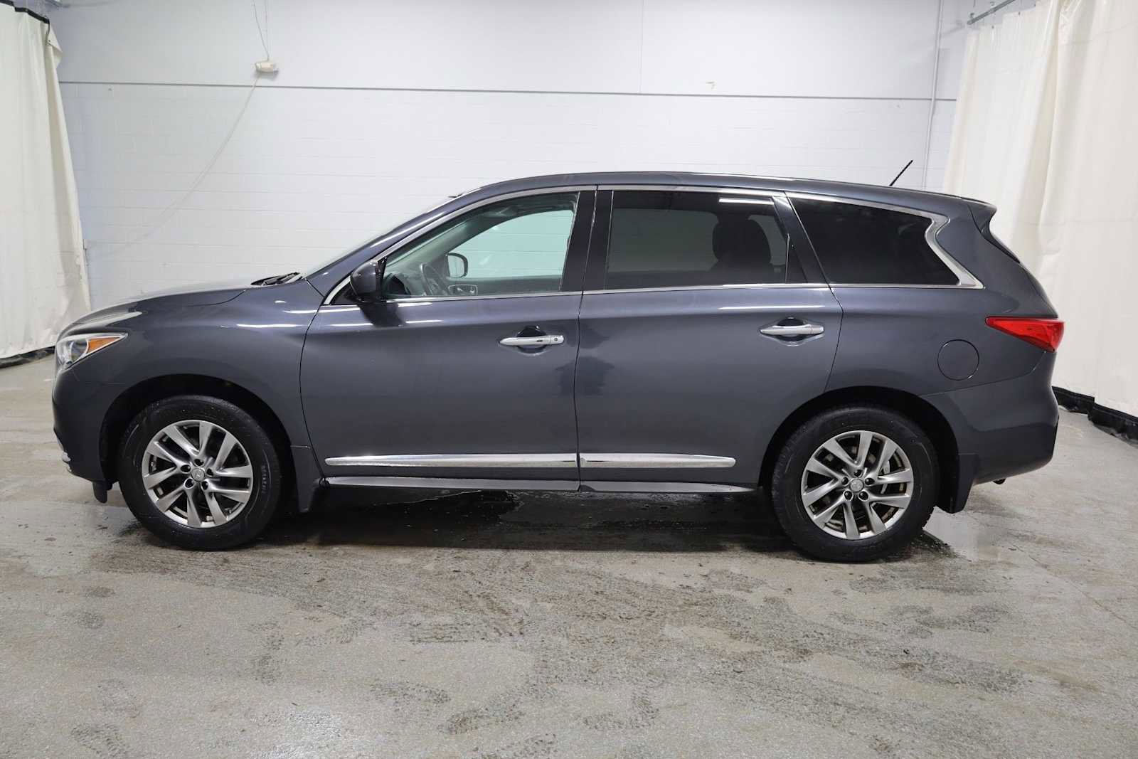 Used 2013 INFINITI JX35 AWD w/ Premium Pkg image 2