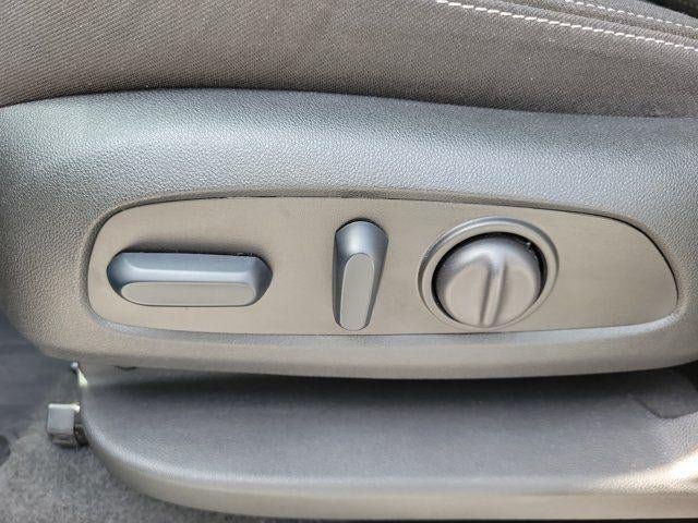 Used 2024 GMC Terrain SLE w/ Driver Convenience Package FWD image 14