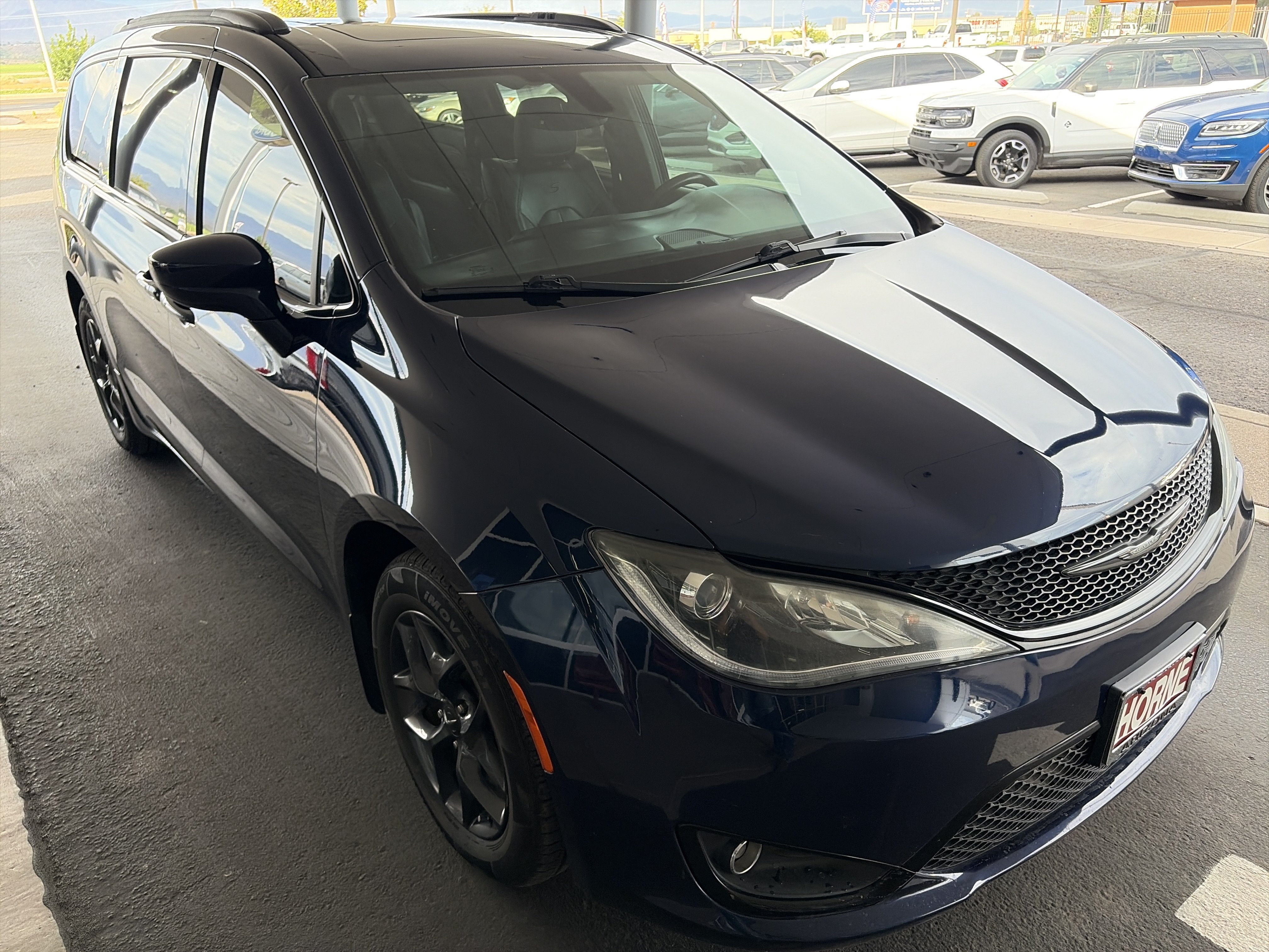 Used 2018 Chrysler Pacifica Touring-L Plus FWD image 3