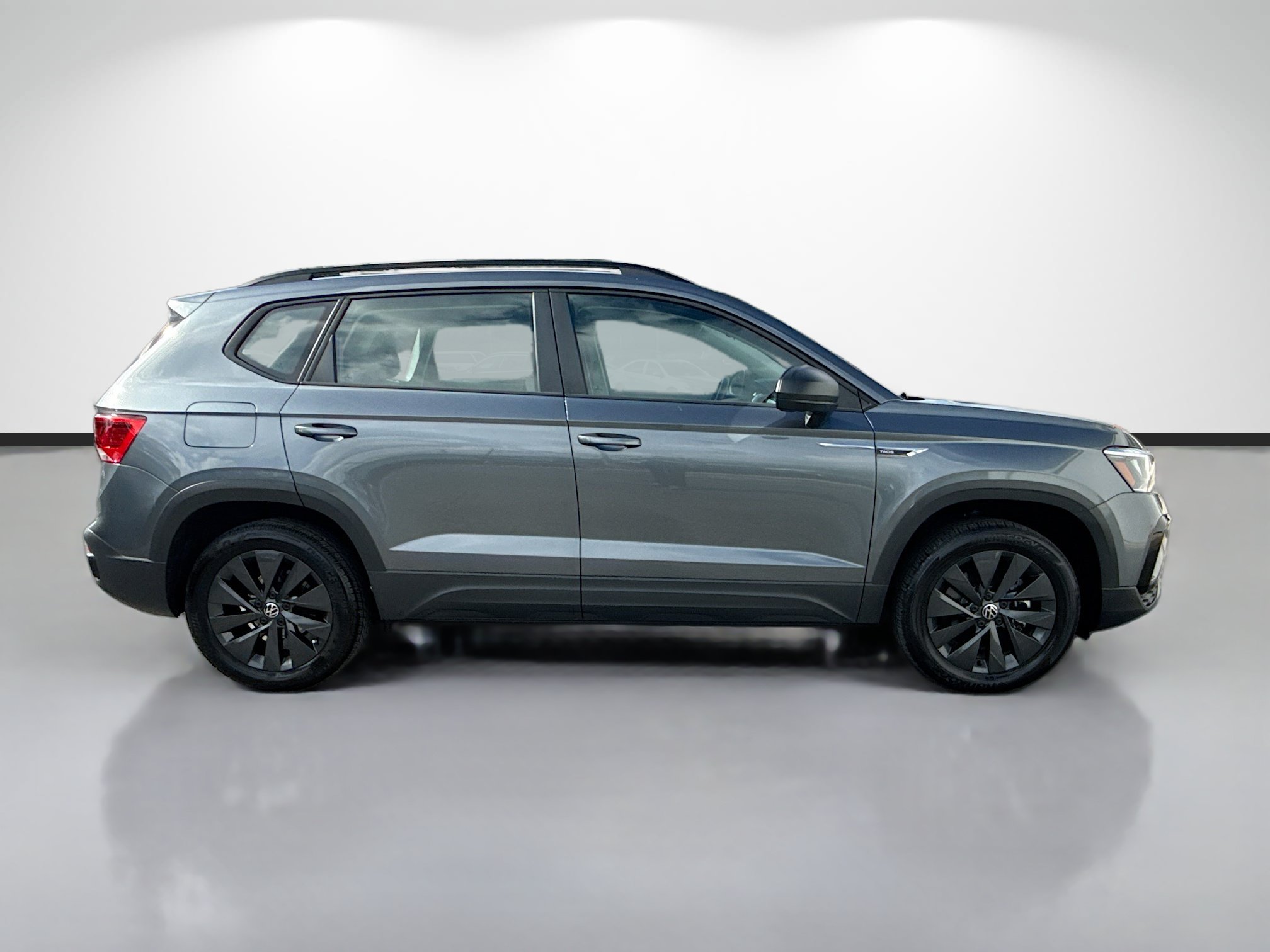 Used 2023 Volkswagen Taos S FWD image 2