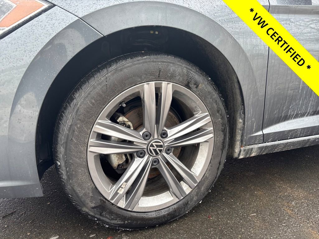 Used 2023 Volkswagen Jetta SE w/ Panoramic Sunroof Package image 2