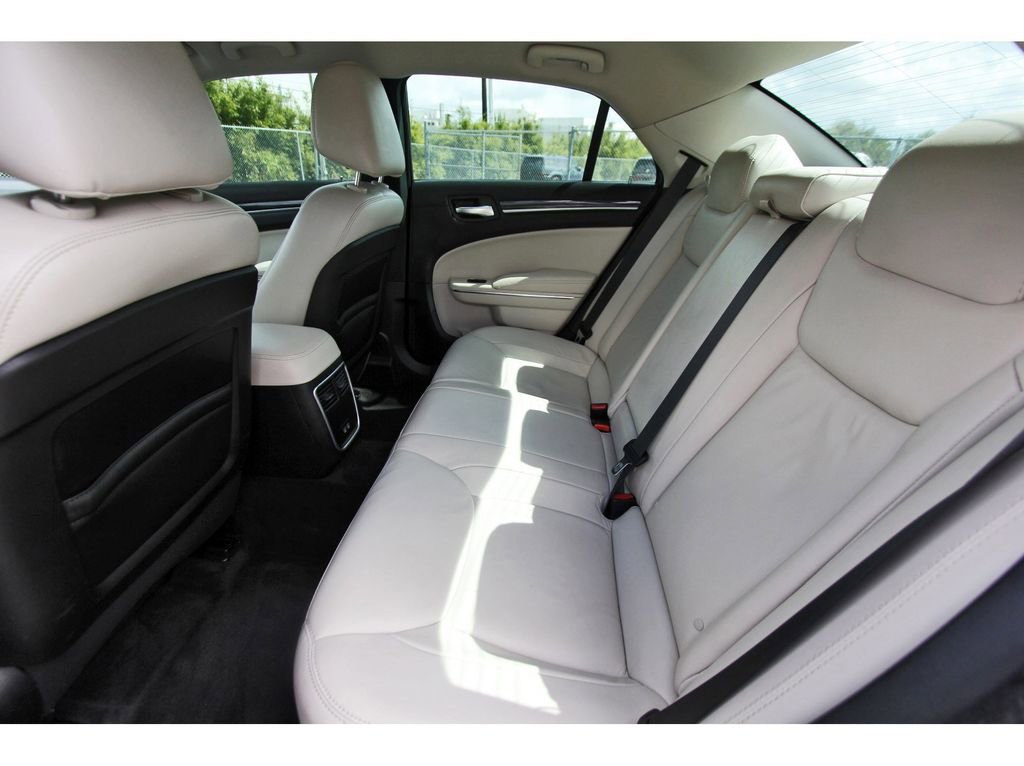 Used 2017 Chrysler 300 Limited image 14