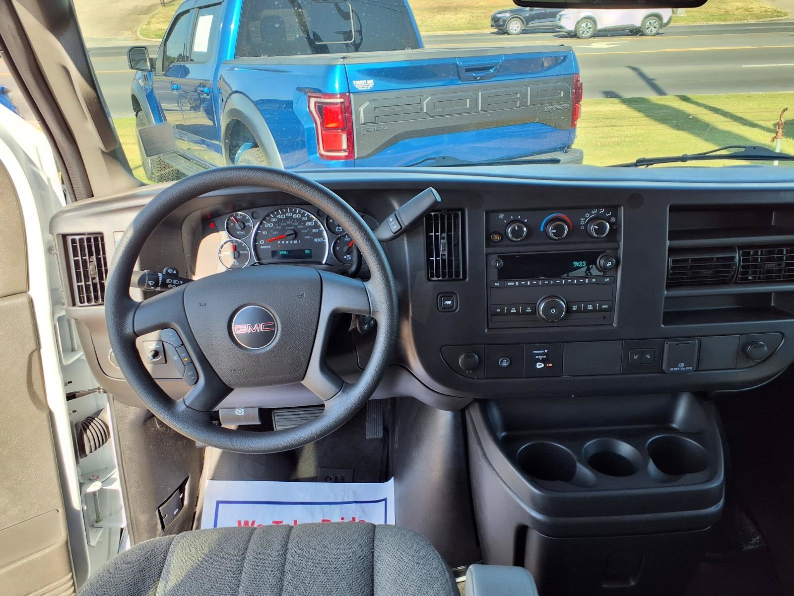 Used 2026 GMC Savana 3500 LT w/ LT Preferred Equipment Group RWD image 3