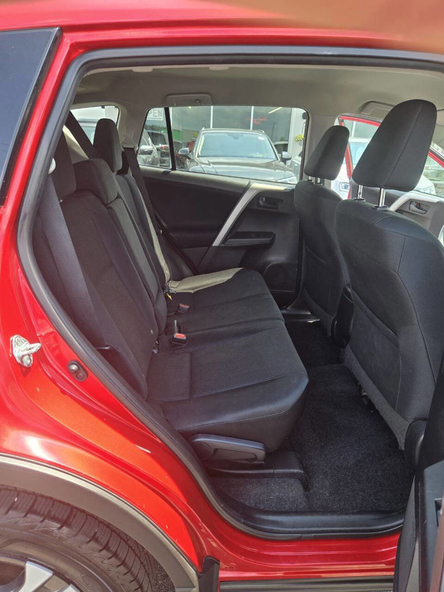 Used 2017 Toyota RAV4 LE image 31