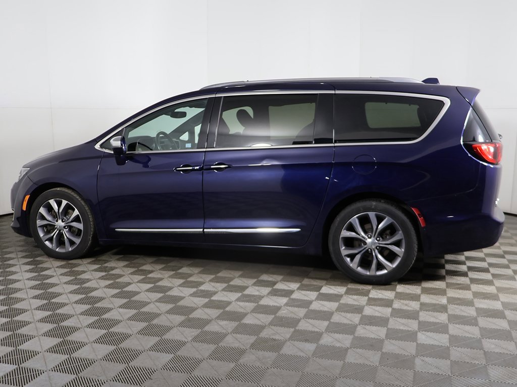 Used 2020 Chrysler Pacifica Limited image 1