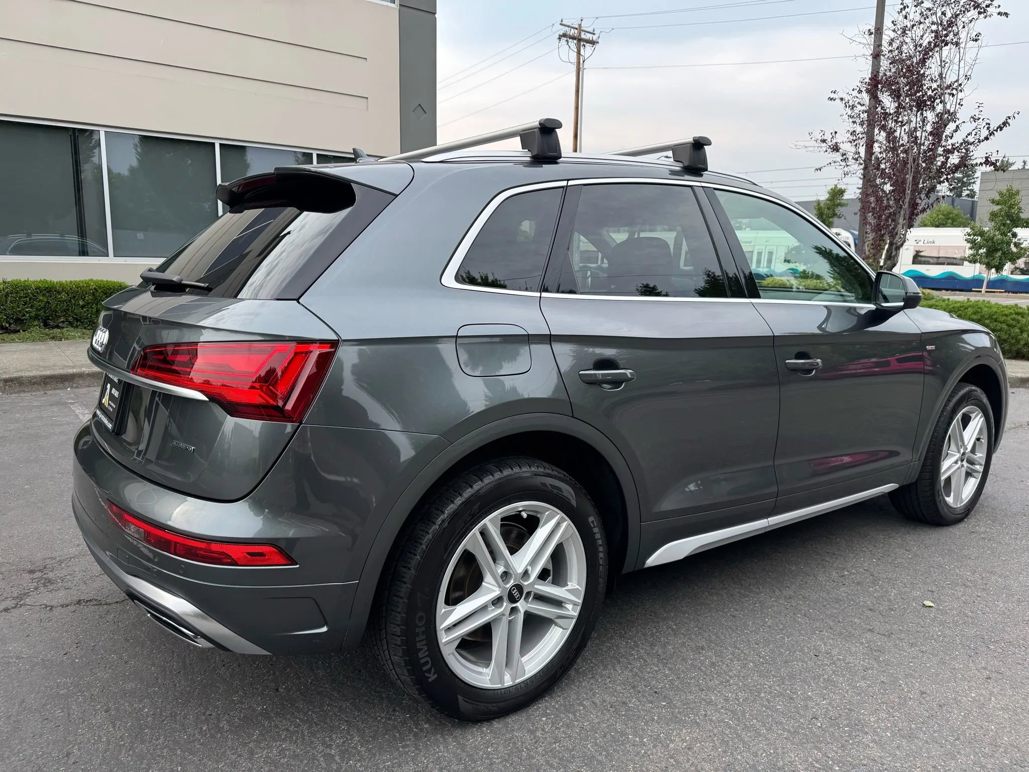 Used 2022 Audi Q5 e Premium w/ Convenience Package image 11