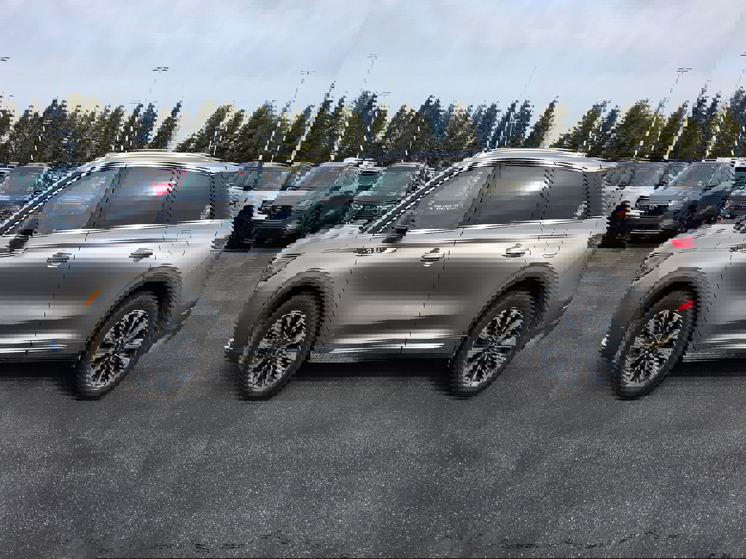 Used 2020 Lincoln Corsair Reserve w/ Equipment Group 201A image 2