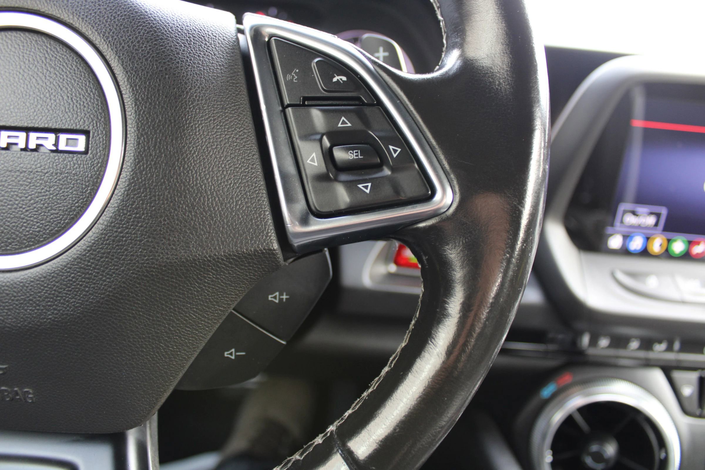 Used 2019 Chevrolet Camaro LT w/ Technology Package image 9