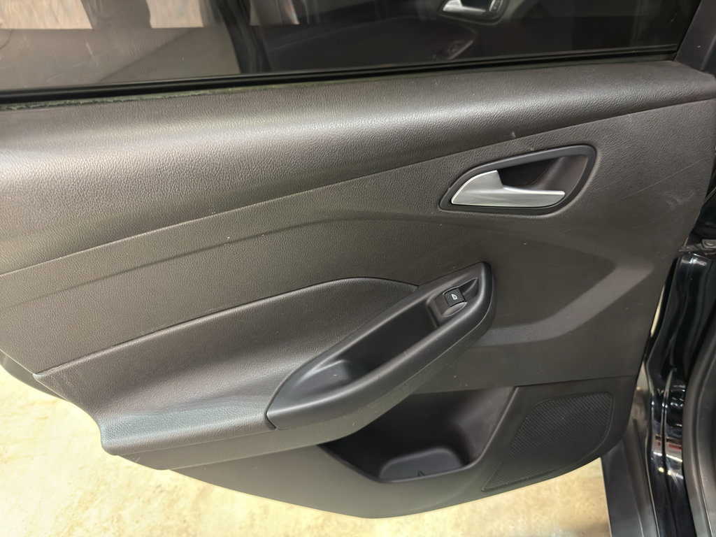 Used 2016 Ford Focus SE FWD image 26