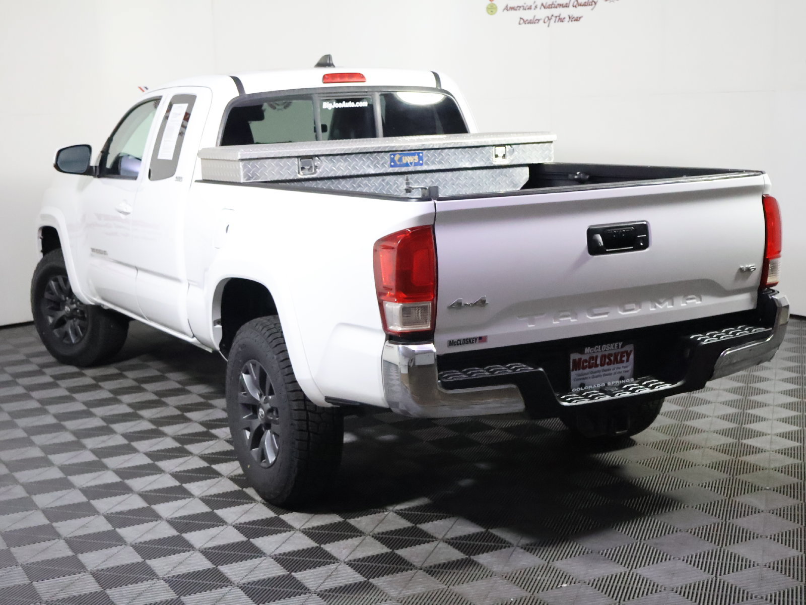 Used 2020 Toyota Tacoma SR5 AWD/4WD image 13