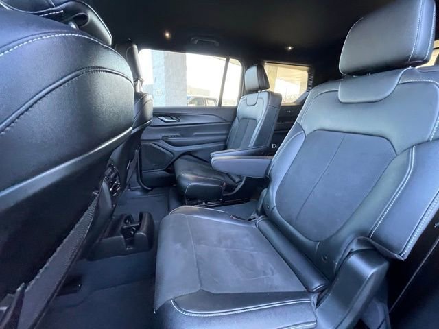 Used 2023 Jeep Grand Cherokee L Laredo image 26