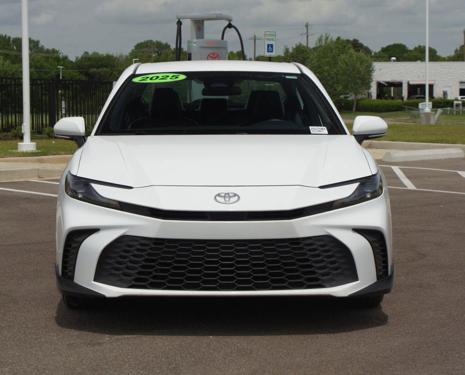 Used 2025 Toyota Camry SE FWD image 24