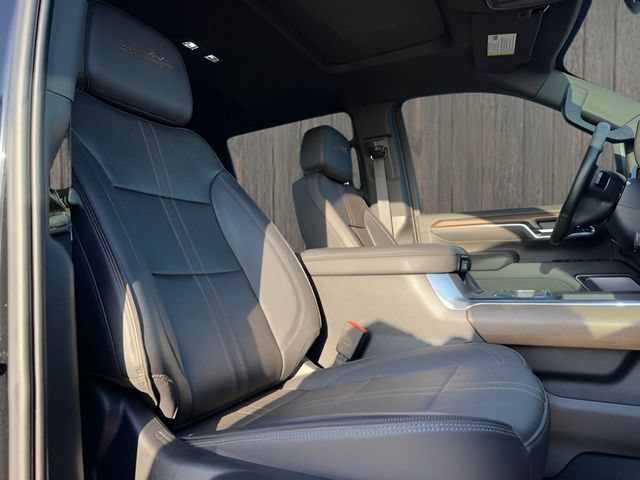 Used 2024 Chevrolet Silverado 2500 High Country w/ High Country Premium Package AWD/4WD image 15