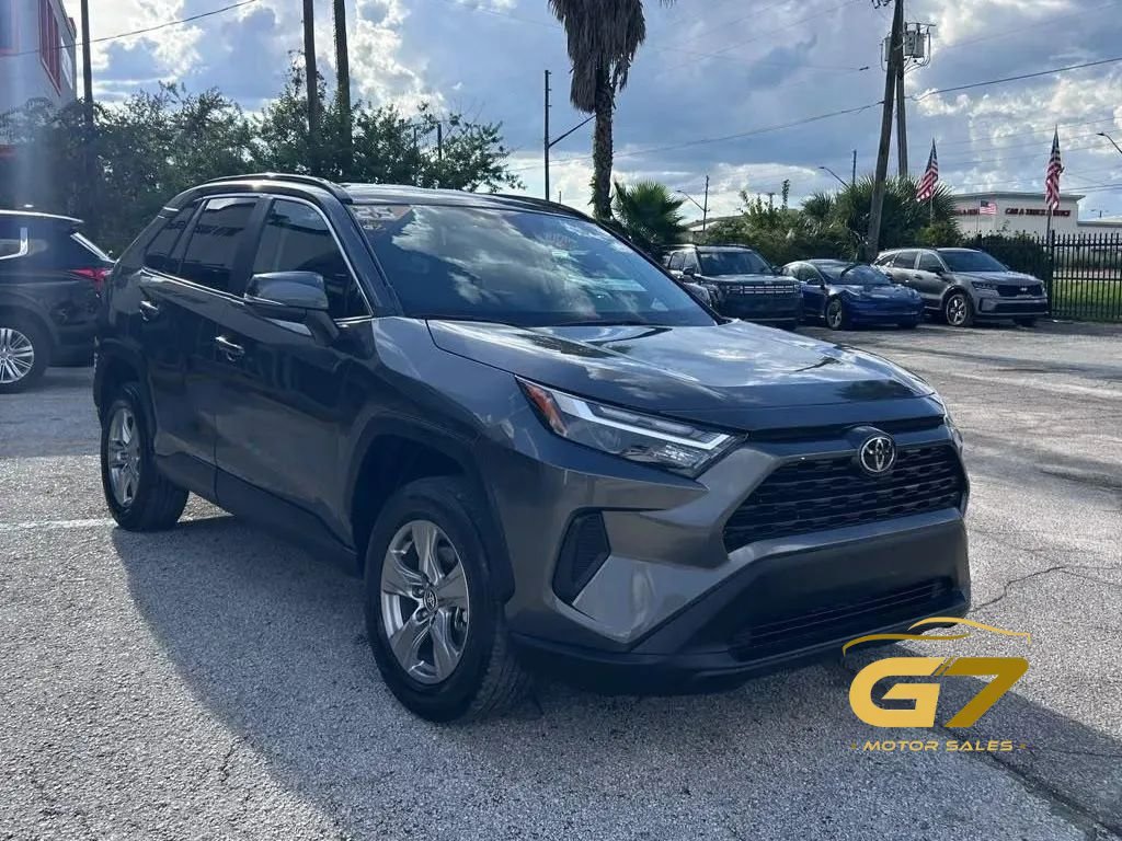 Used 2025 Toyota RAV4 XLE AWD/4WD image 3