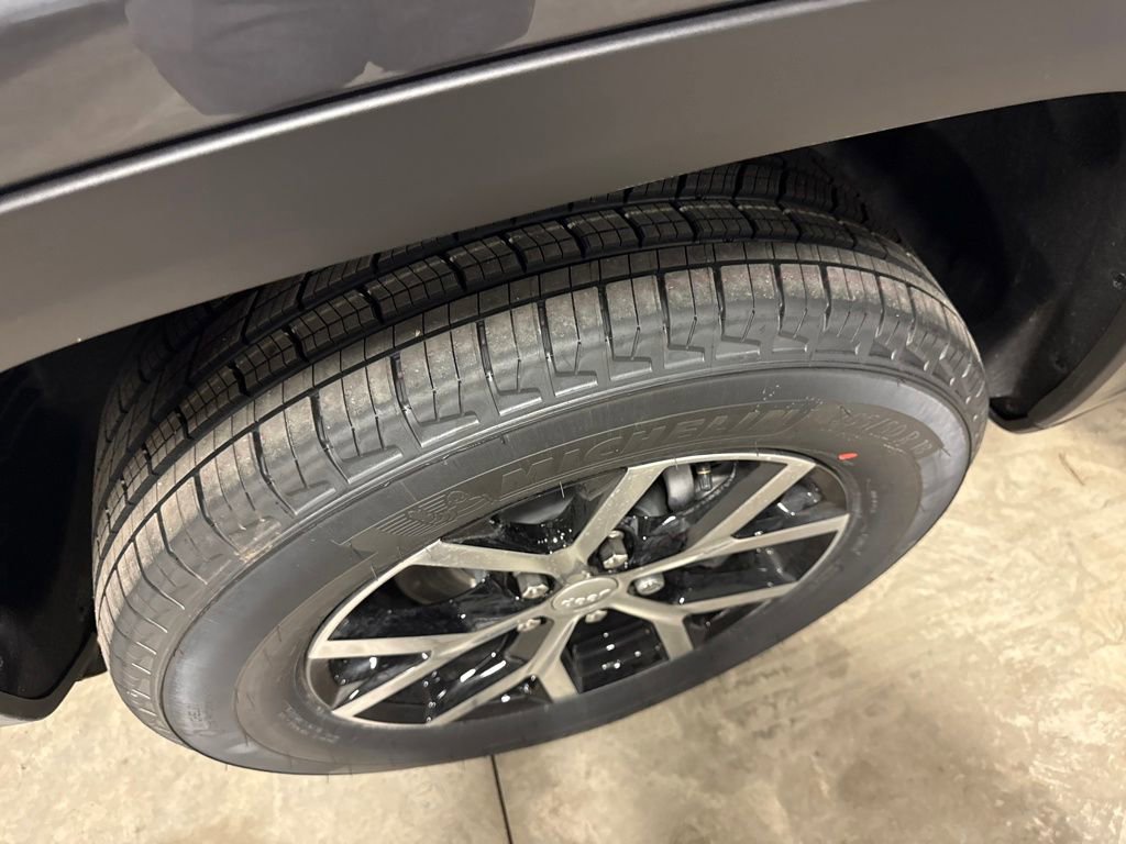 New 2025 Jeep Grand Cherokee Limited image 27