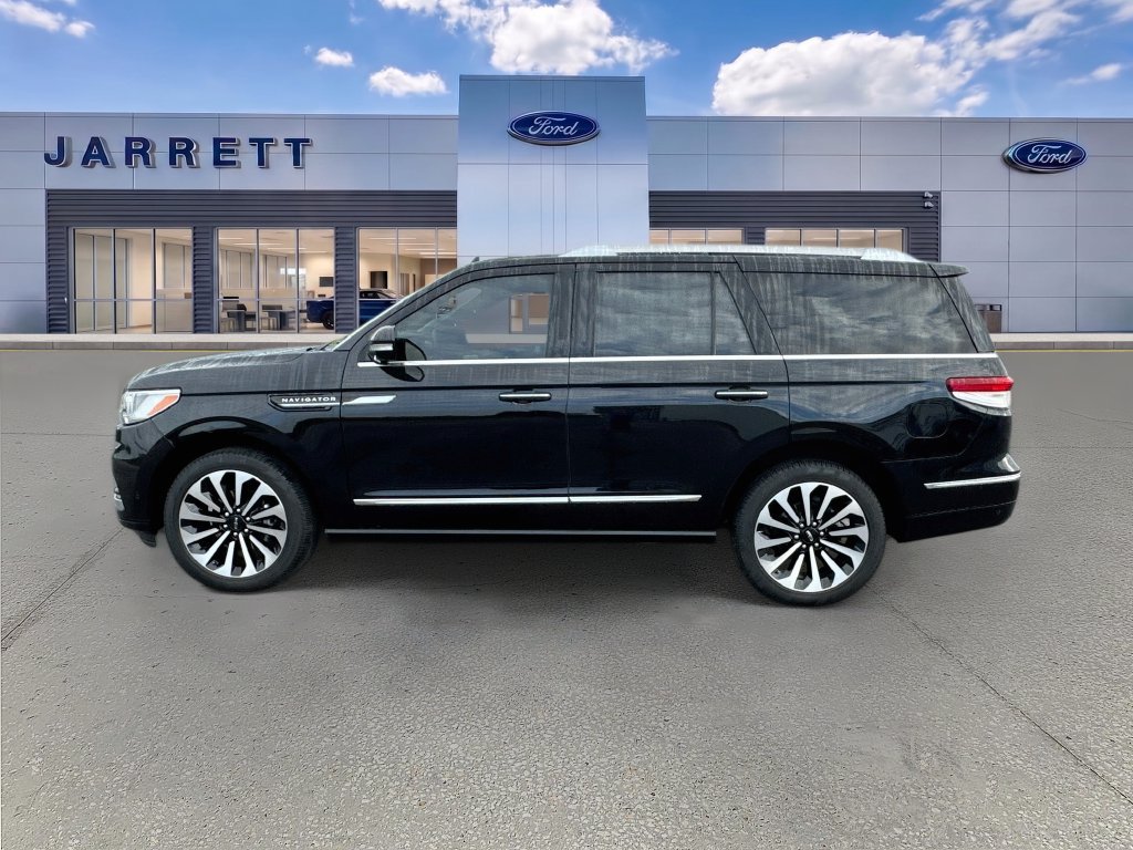 Used 2023 Lincoln Navigator Reserve AWD/4WD image 4