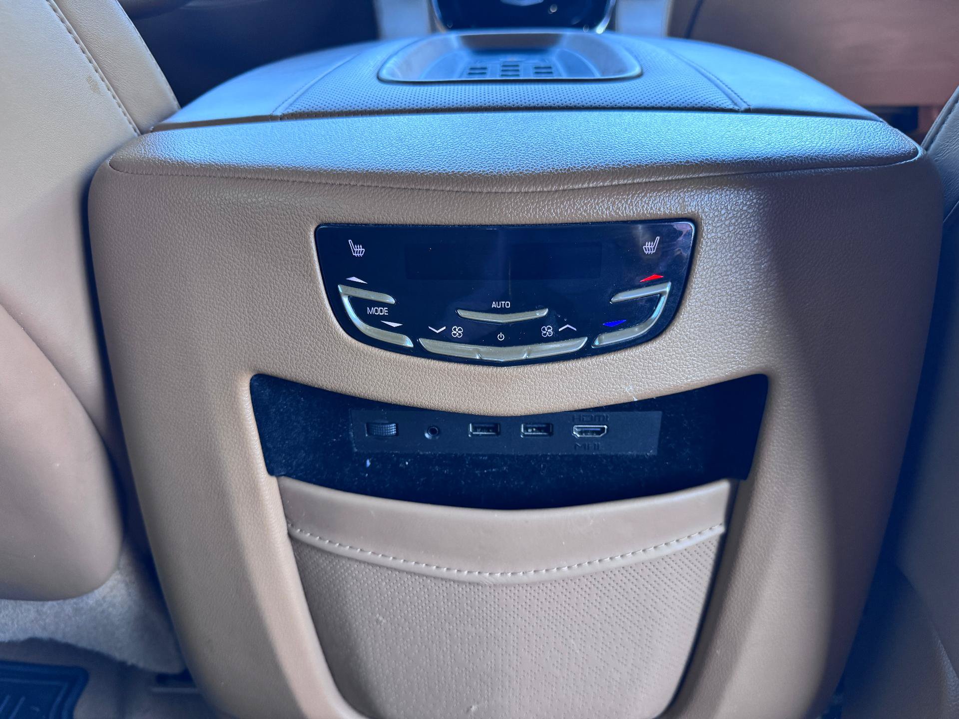 Used 2017 Cadillac Escalade Platinum AWD/4WD image 26