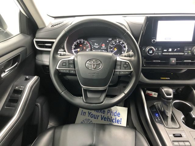 Used 2023 Toyota Highlander XLE AWD/4WD image 16